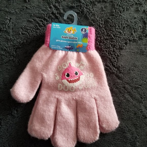 Pinkfong Baby Shark Girl Gloves - Picture 1 of 4